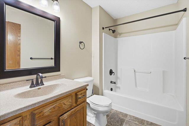 6762 Gretchen Court N, Oakdale, MN 55128