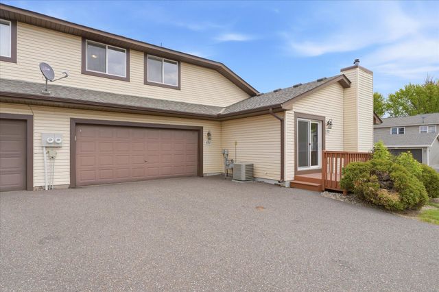 6762 Gretchen Court N, Oakdale, MN 55128
