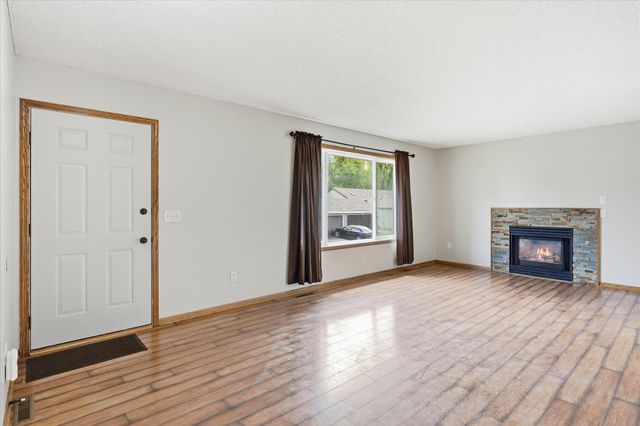 6762 Gretchen Court N, Oakdale, MN 55128