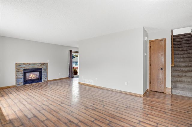 6762 Gretchen Court N, Oakdale, MN 55128