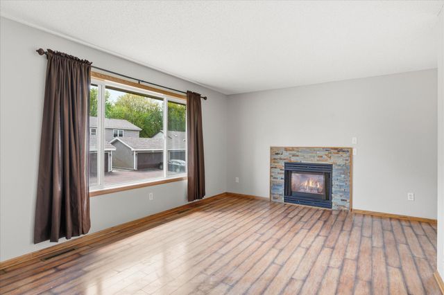 6762 Gretchen Court N, Oakdale, MN 55128