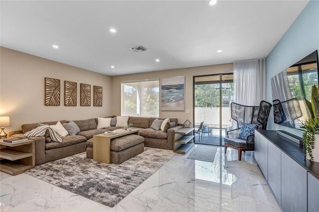 811 SW 10th Terrace, Fort Lauderdale, FL 33315
