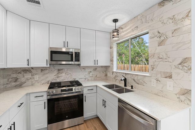 6612 Zequiel DR, Austin, TX 78744