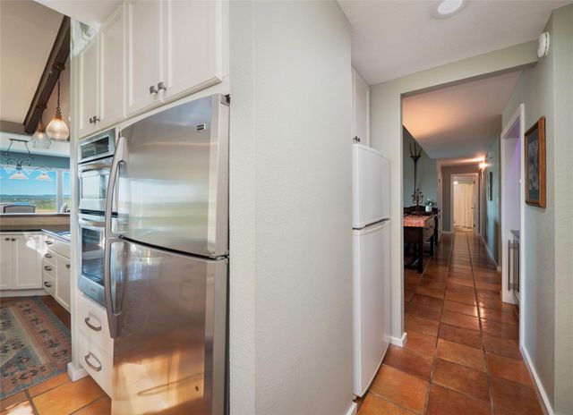 427 Coventry RD, Spicewood, TX 78669