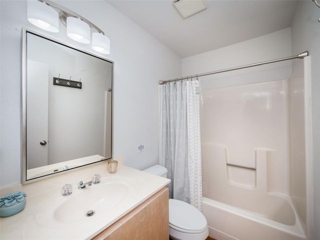 427 Coventry RD, Spicewood, TX 78669