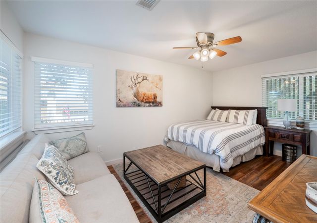 427 Coventry RD, Spicewood, TX 78669