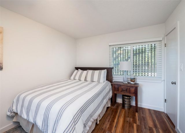 427 Coventry RD, Spicewood, TX 78669