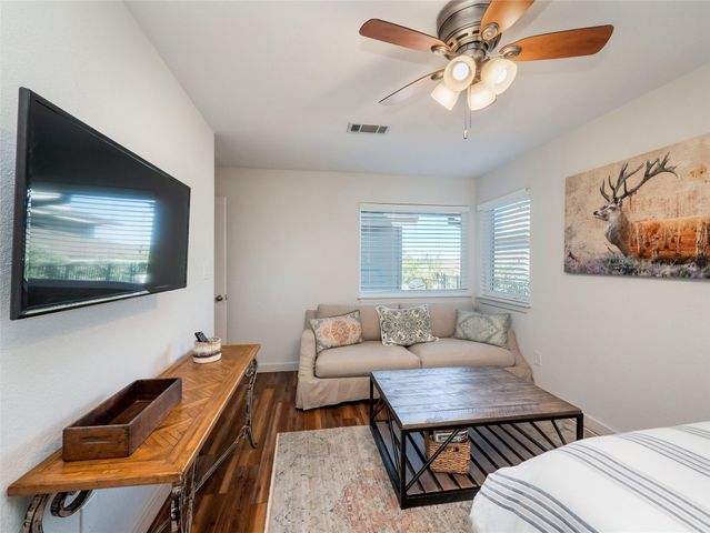 427 Coventry RD, Spicewood, TX 78669