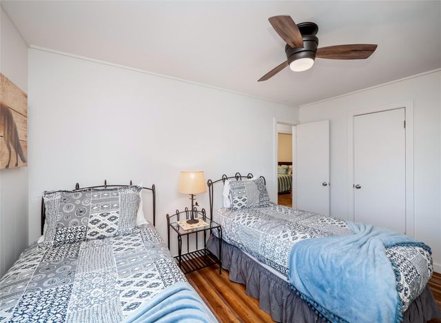 427 Coventry RD, Spicewood, TX 78669