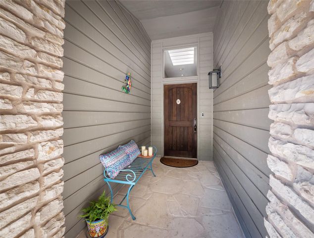 427 Coventry RD, Spicewood, TX 78669