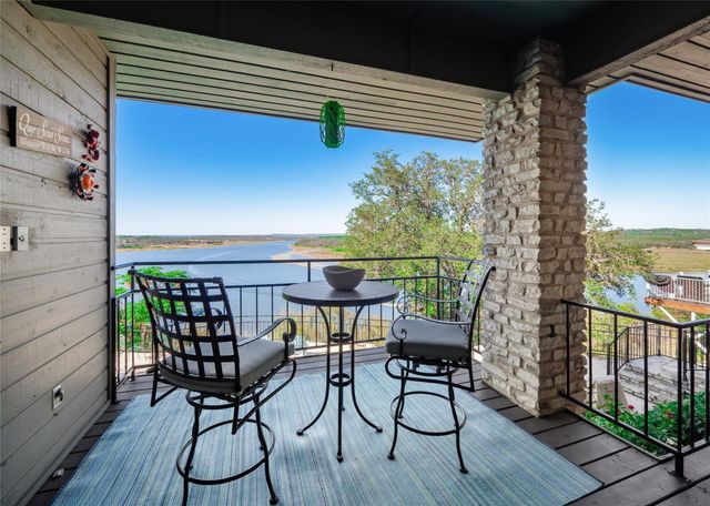 427 Coventry RD, Spicewood, TX 78669