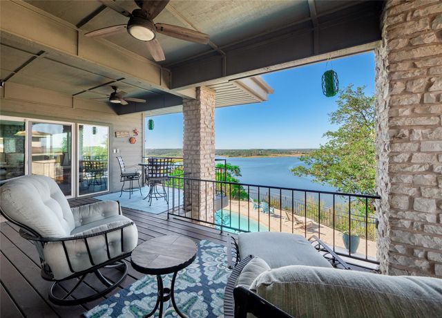 427 Coventry RD, Spicewood, TX 78669