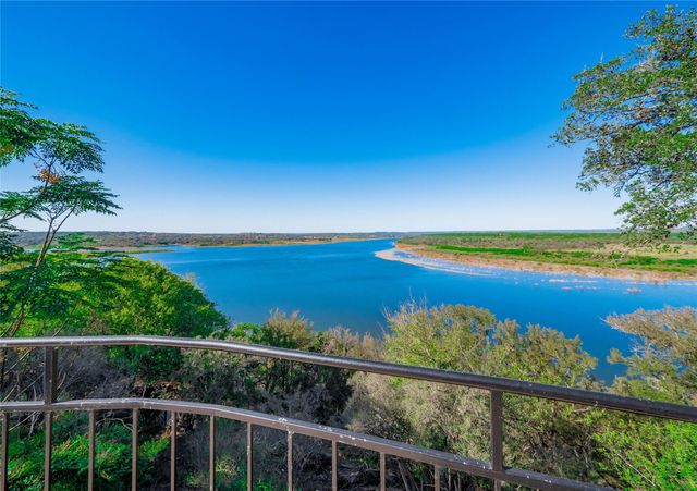 427 Coventry RD, Spicewood, TX 78669