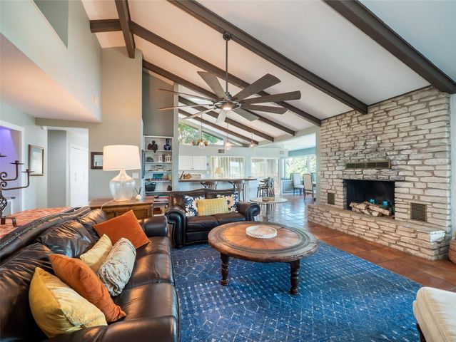 427 Coventry RD, Spicewood, TX 78669