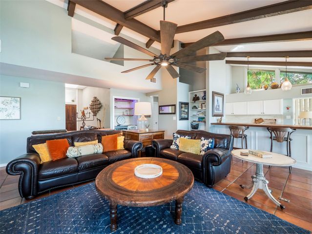 427 Coventry RD, Spicewood, TX 78669