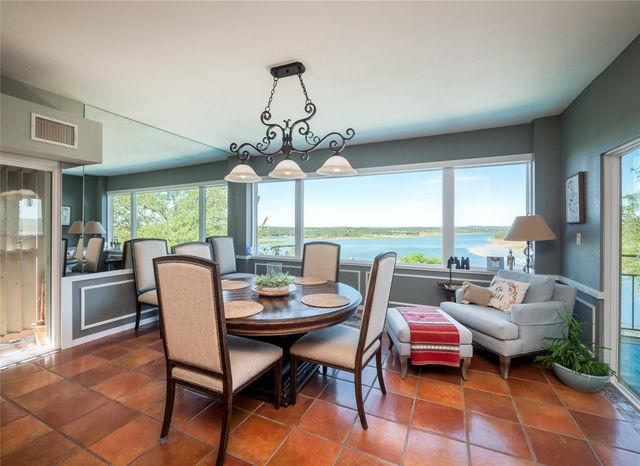 427 Coventry RD, Spicewood, TX 78669