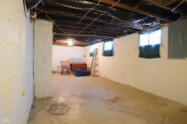 2446 N 14th Street, Terre Haute, IN 47804