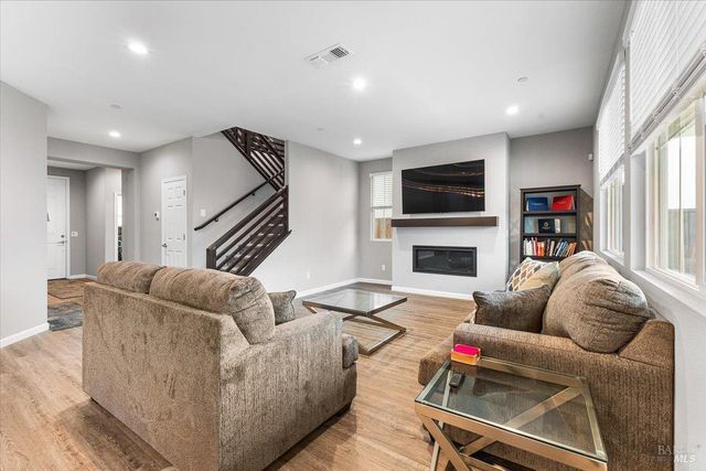 2180 Karen Pl, Rohnert Park, CA 94928