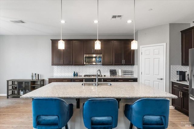 2180 Karen Pl, Rohnert Park, CA 94928