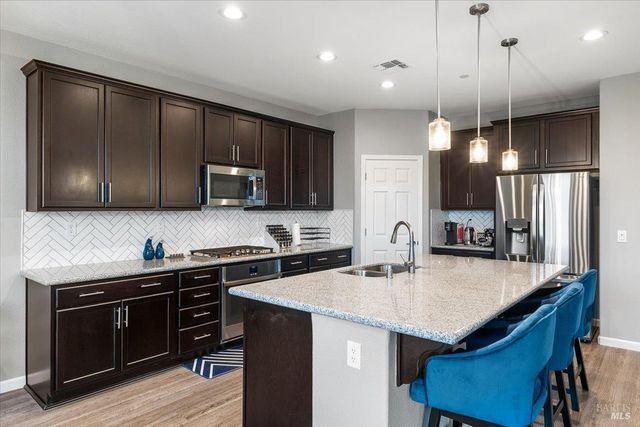 2180 Karen Pl, Rohnert Park, CA 94928