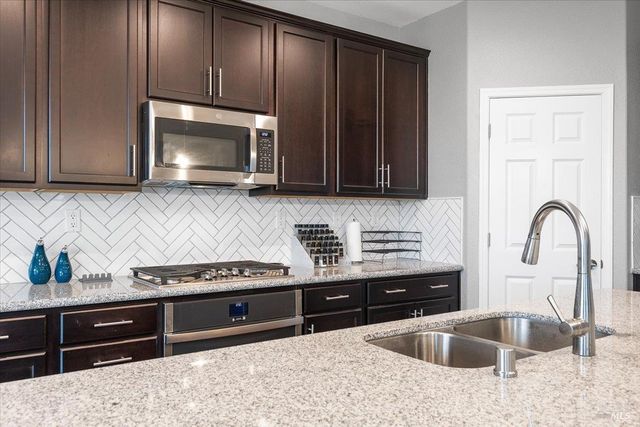 2180 Karen Pl, Rohnert Park, CA 94928