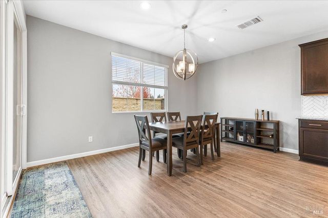 2180 Karen Pl, Rohnert Park, CA 94928