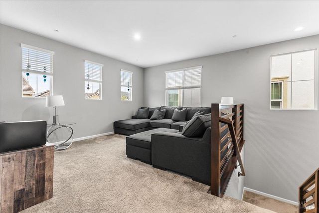 2180 Karen Pl, Rohnert Park, CA 94928