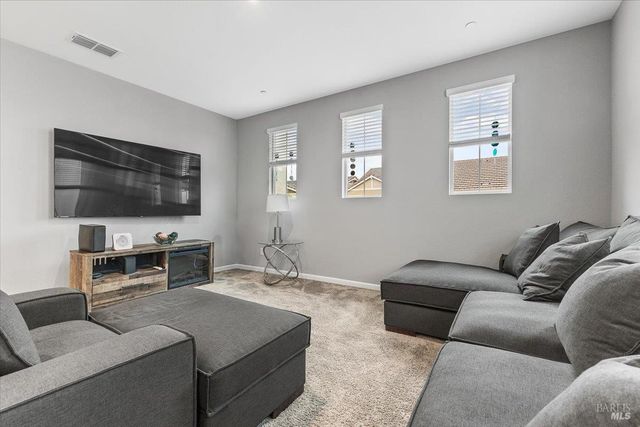 2180 Karen Pl, Rohnert Park, CA 94928