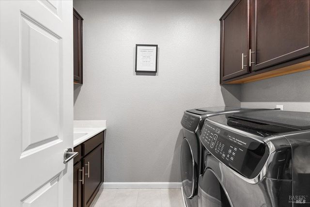 2180 Karen Pl, Rohnert Park, CA 94928