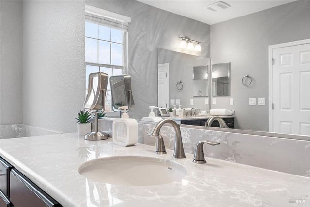 2180 Karen Pl, Rohnert Park, CA 94928