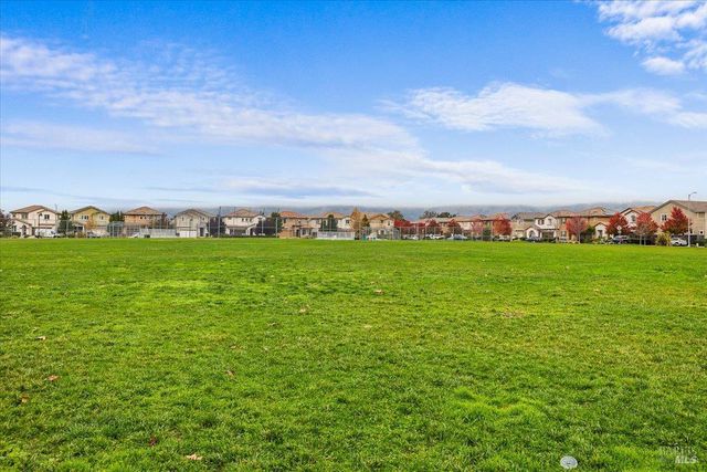 2180 Karen Pl, Rohnert Park, CA 94928