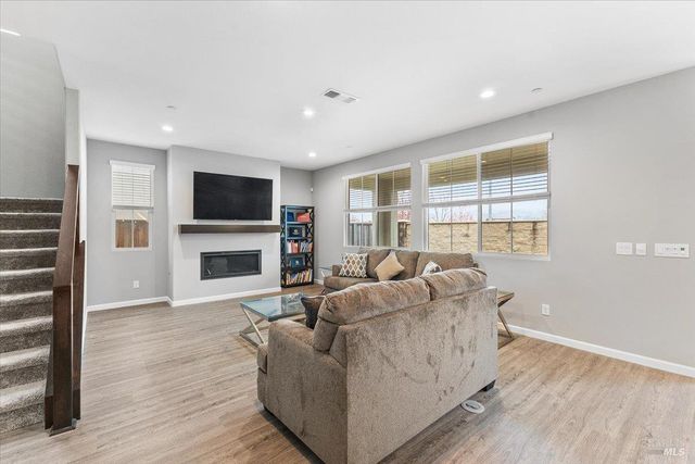 2180 Karen Pl, Rohnert Park, CA 94928