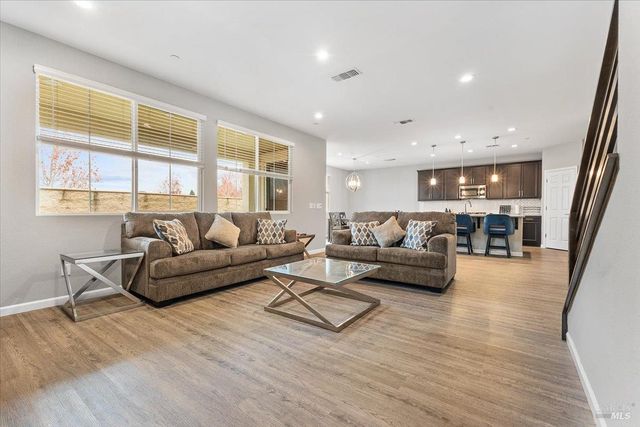 2180 Karen Pl, Rohnert Park, CA 94928