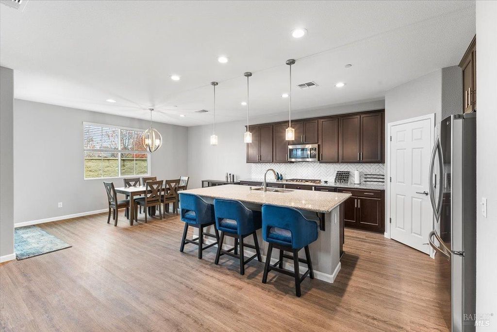 2180 Karen Pl, Rohnert Park, CA 94928