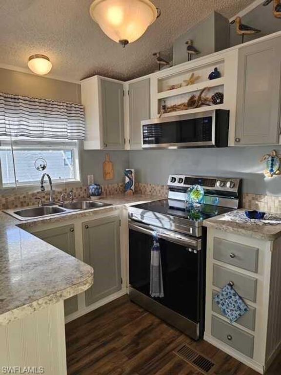 101 Limetree Park DR, BONITA SPRINGS, FL 34135 — photo 2