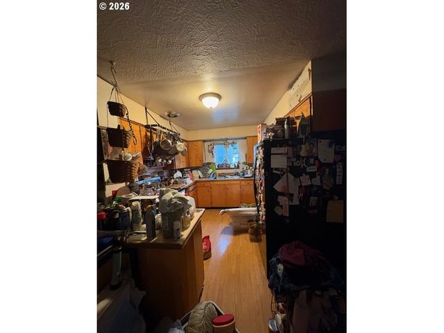 7955 Se CENTER St, Portland, OR 97206