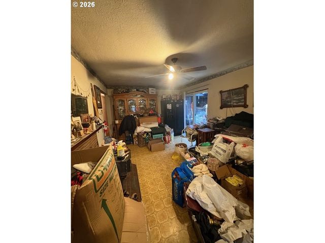 7955 Se CENTER St, Portland, OR 97206