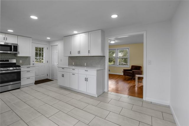 66 Palace Avenue, Warwick, RI 02886