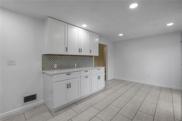 66 Palace Avenue, Warwick, RI 02886