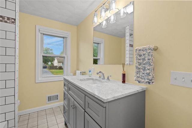 66 Palace Avenue, Warwick, RI 02886