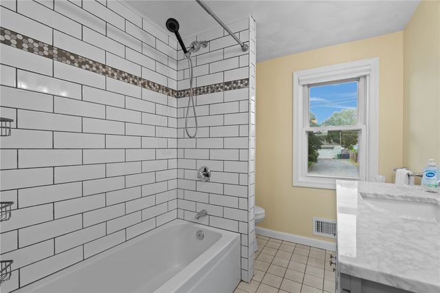 66 Palace Avenue, Warwick, RI 02886