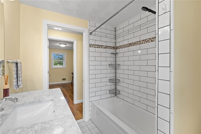 66 Palace Avenue, Warwick, RI 02886