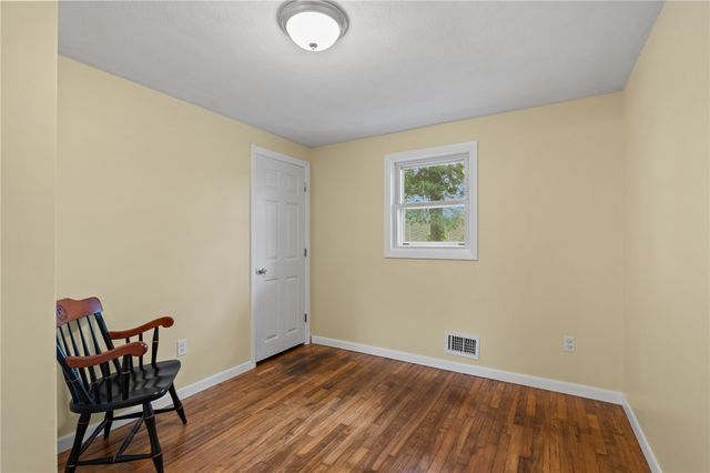 66 Palace Avenue, Warwick, RI 02886