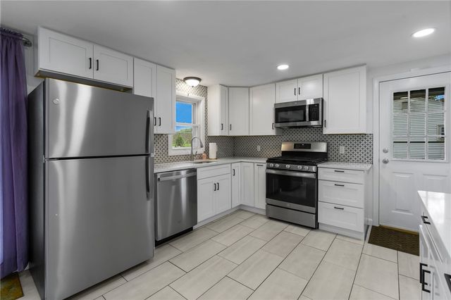 66 Palace Avenue, Warwick, RI 02886