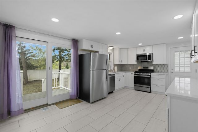 66 Palace Avenue, Warwick, RI 02886