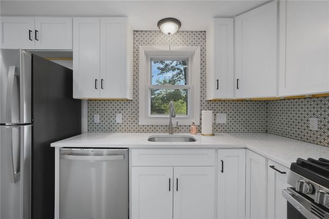 66 Palace Avenue, Warwick, RI 02886