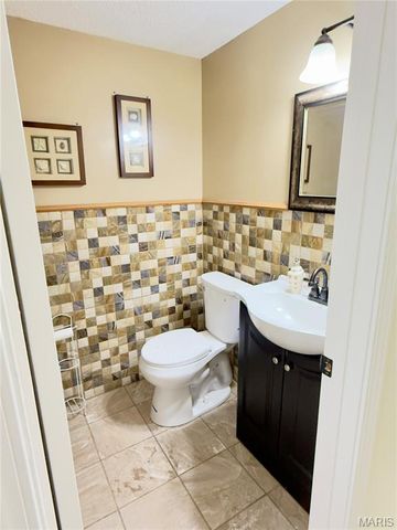 11630 Carolview Drive, Florissant, MO 63033