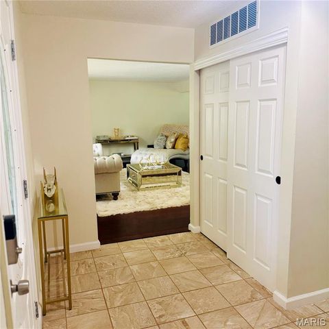 11630 Carolview Drive, Florissant, MO 63033
