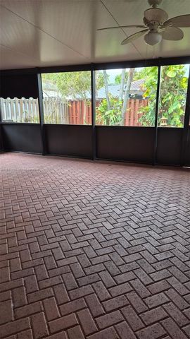 7856 NW 194th St, Hialeah, FL 33015