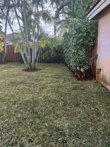 7856 NW 194th St, Hialeah, FL 33015